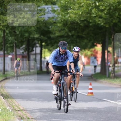 10.08.2025 - GEWOBA Citytriathlon Bremen Yannick Fuchs http://msf.ph/oto/8541174 10.08.2025 12:44:54 Radfahren 607, 638, 647, 716, 727, 786, 809, 816, 958, 1030 meine-sportfotos.de
