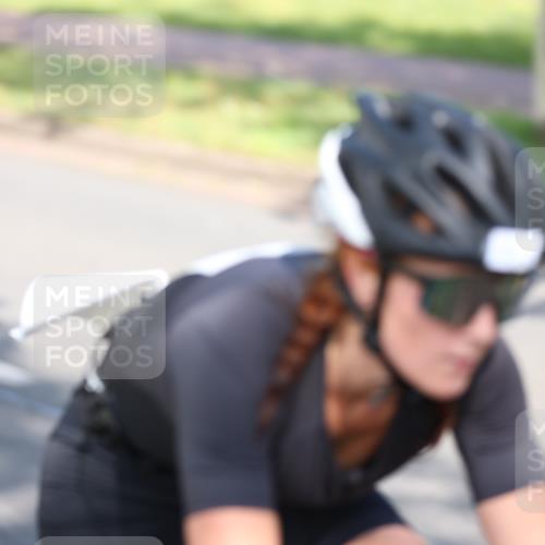 10.08.2025 - GEWOBA Citytriathlon Bremen Yannick Fuchs http://msf.ph/oto/8541175 10.08.2025 10:35:57 Radfahren 71, 109, 225, 373, 392, 452, 493 meine-sportfotos.de