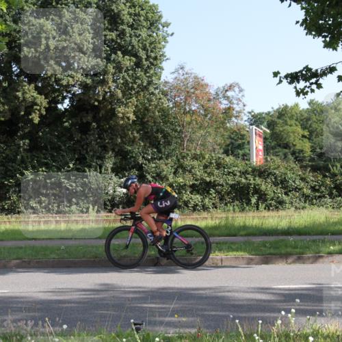 10.08.2025 - GEWOBA Citytriathlon Bremen Yannick Fuchs http://msf.ph/oto/8541178 10.08.2025 10:24:16 Radfahren 374, 398 meine-sportfotos.de