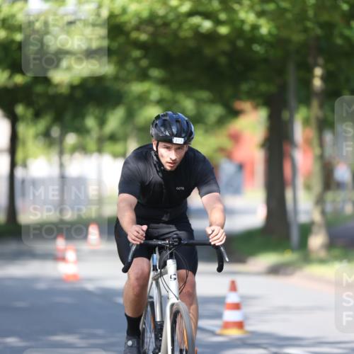 10.08.2025 - GEWOBA Citytriathlon Bremen Yannick Fuchs http://msf.ph/oto/8541186 10.08.2025 10:36:10 Radfahren 373, 401, 450, 493 meine-sportfotos.de