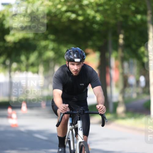 10.08.2025 - GEWOBA Citytriathlon Bremen Yannick Fuchs http://msf.ph/oto/8541188 10.08.2025 10:36:10 Radfahren 373, 401, 450, 493 meine-sportfotos.de