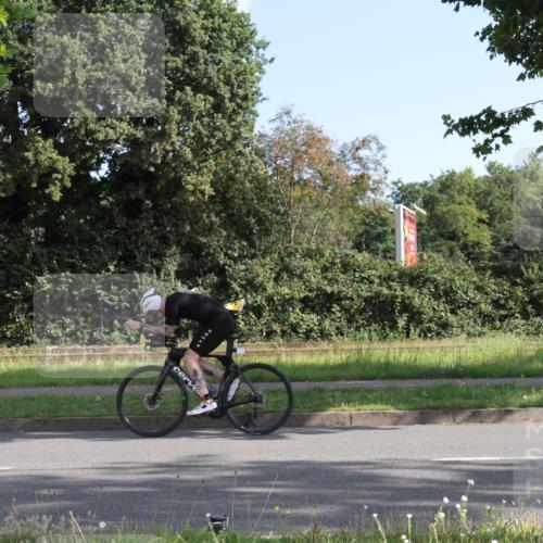 10.08.2025 - GEWOBA Citytriathlon Bremen Yannick Fuchs http://msf.ph/oto/8541193 10.08.2025 10:24:24 Radfahren 374, 398 meine-sportfotos.de