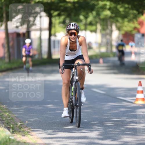 10.08.2025 - GEWOBA Citytriathlon Bremen Yannick Fuchs http://msf.ph/oto/8541195 10.08.2025 10:36:11 Radfahren 231, 373, 401, 450, 493 meine-sportfotos.de