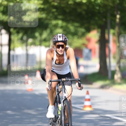 10.08.2025 - GEWOBA Citytriathlon Bremen Yannick Fuchs http://msf.ph/oto/8541197 10.08.2025 10:36:12 Radfahren 231, 373, 401, 450, 493 meine-sportfotos.de