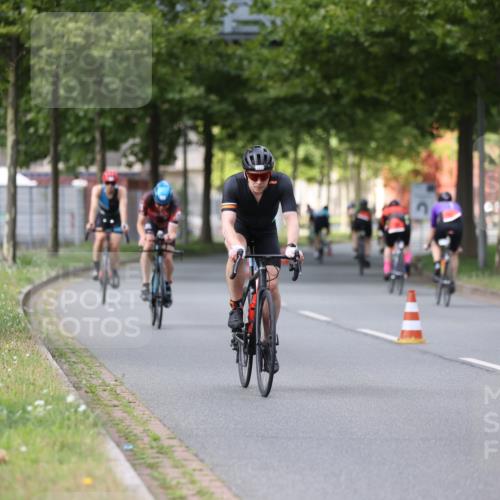10.08.2025 - GEWOBA Citytriathlon Bremen Yannick Fuchs http://msf.ph/oto/8541199 10.08.2025 12:45:01 Radfahren 638, 647, 716, 727, 786, 808, 816 meine-sportfotos.de