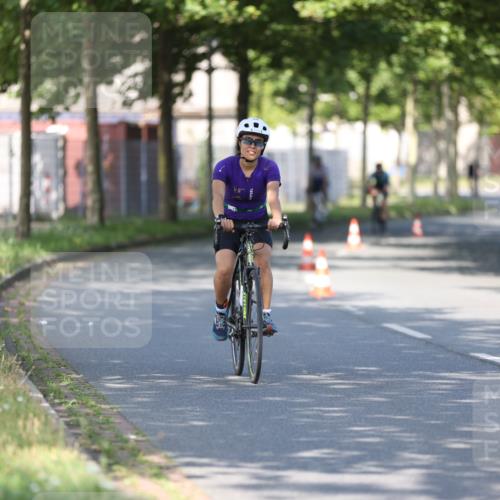 10.08.2025 - GEWOBA Citytriathlon Bremen Yannick Fuchs http://msf.ph/oto/8541203 10.08.2025 10:36:15 Radfahren 231, 373, 401, 450, 493 meine-sportfotos.de