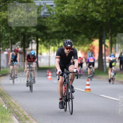 10.08.2025 - GEWOBA Citytriathlon Bremen Yannick Fuchs http://msf.ph/oto/8541204 10.08.2025 12:45:01 Radfahren 638, 647, 716, 727, 786, 808, 816 meine-sportfotos.de