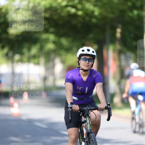 10.08.2025 - GEWOBA Citytriathlon Bremen Yannick Fuchs http://msf.ph/oto/8541208 10.08.2025 10:36:16 Radfahren 117, 231, 373, 401, 450, 493 meine-sportfotos.de