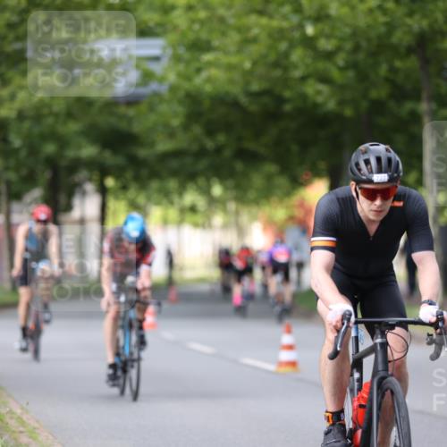 10.08.2025 - GEWOBA Citytriathlon Bremen Yannick Fuchs http://msf.ph/oto/8541209 10.08.2025 12:45:01 Radfahren 638, 647, 716, 727, 786, 808, 816 meine-sportfotos.de