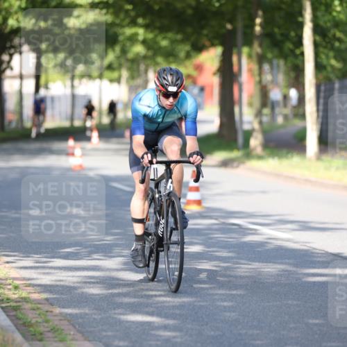 10.08.2025 - GEWOBA Citytriathlon Bremen Yannick Fuchs http://msf.ph/oto/8541220 10.08.2025 10:36:22 Radfahren 99, 117, 159, 231, 373, 378, 397, 401, 450 meine-sportfotos.de