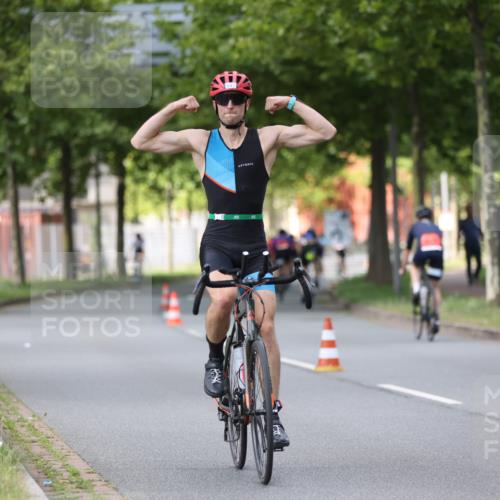 10.08.2025 - GEWOBA Citytriathlon Bremen Yannick Fuchs http://msf.ph/oto/8541221 10.08.2025 12:45:03 Radfahren 633, 638, 647, 716, 727, 786, 808, 816 meine-sportfotos.de