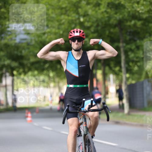 10.08.2025 - GEWOBA Citytriathlon Bremen Yannick Fuchs http://msf.ph/oto/8541224 10.08.2025 12:45:03 Radfahren 633, 638, 647, 716, 727, 786, 808, 816 meine-sportfotos.de