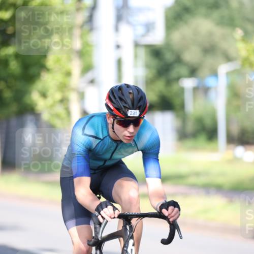 10.08.2025 - GEWOBA Citytriathlon Bremen Yannick Fuchs http://msf.ph/oto/8541225 10.08.2025 10:36:23 Radfahren 99, 117, 159, 231, 378, 397, 401, 450 meine-sportfotos.de