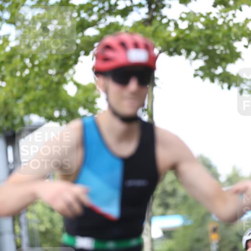 10.08.2025 - GEWOBA Citytriathlon Bremen Yannick Fuchs http://msf.ph/oto/8541233 10.08.2025 12:45:04 Radfahren 633, 638, 647, 712, 716, 727, 786, 808, 816 meine-sportfotos.de