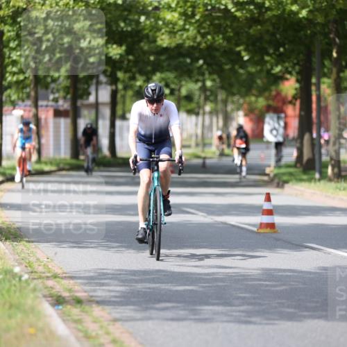 10.08.2025 - GEWOBA Citytriathlon Bremen Yannick Fuchs http://msf.ph/oto/8541236 10.08.2025 12:45:10 Radfahren 633, 647, 712, 727, 786, 808, 816, 828, 851 meine-sportfotos.de