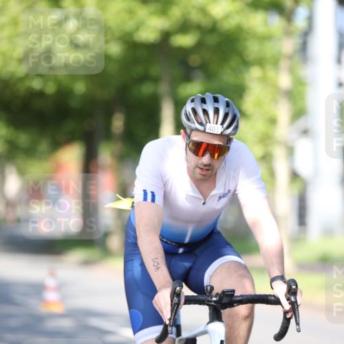 10.08.2025 - GEWOBA Citytriathlon Bremen Yannick Fuchs http://msf.ph/oto/8541237 10.08.2025 10:36:25 Radfahren 99, 117, 159, 231, 378, 397, 401, 447, 450 meine-sportfotos.de
