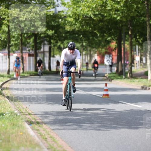 10.08.2025 - GEWOBA Citytriathlon Bremen Yannick Fuchs http://msf.ph/oto/8541239 10.08.2025 12:45:10 Radfahren 633, 647, 712, 727, 786, 808, 816, 828, 851 meine-sportfotos.de