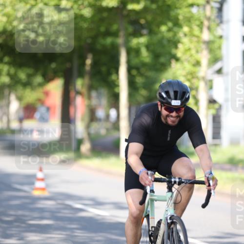 10.08.2025 - GEWOBA Citytriathlon Bremen Yannick Fuchs http://msf.ph/oto/8541257 10.08.2025 10:36:29 Radfahren 99, 115, 117, 159, 231, 378, 397, 401, 447 meine-sportfotos.de