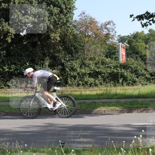 10.08.2025 - GEWOBA Citytriathlon Bremen Yannick Fuchs http://msf.ph/oto/8541262 10.08.2025 10:25:29 Radfahren  meine-sportfotos.de