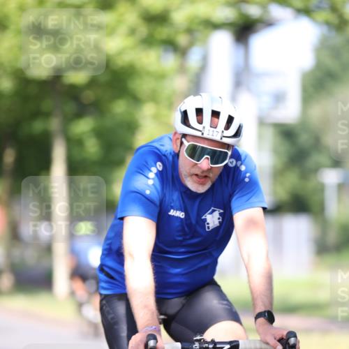 10.08.2025 - GEWOBA Citytriathlon Bremen Yannick Fuchs http://msf.ph/oto/8541263 10.08.2025 10:36:30 Radfahren 99, 115, 117, 159, 231, 378, 397, 401, 447 meine-sportfotos.de