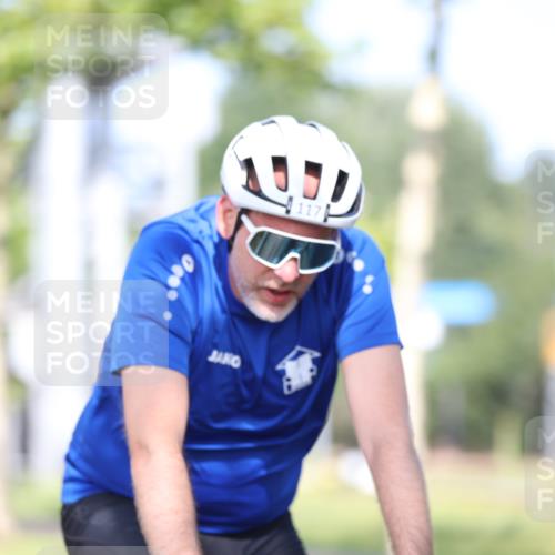 10.08.2025 - GEWOBA Citytriathlon Bremen Yannick Fuchs http://msf.ph/oto/8541265 10.08.2025 10:36:30 Radfahren 99, 115, 117, 159, 231, 378, 397, 401, 447 meine-sportfotos.de