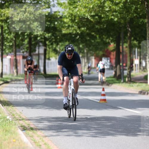 10.08.2025 - GEWOBA Citytriathlon Bremen Yannick Fuchs http://msf.ph/oto/8541268 10.08.2025 12:45:15 Radfahren 633, 647, 712, 808, 816, 828, 851, 946, 1022 meine-sportfotos.de