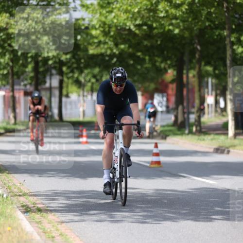 10.08.2025 - GEWOBA Citytriathlon Bremen Yannick Fuchs http://msf.ph/oto/8541270 10.08.2025 12:45:15 Radfahren 633, 647, 712, 808, 816, 828, 851, 946, 1022 meine-sportfotos.de