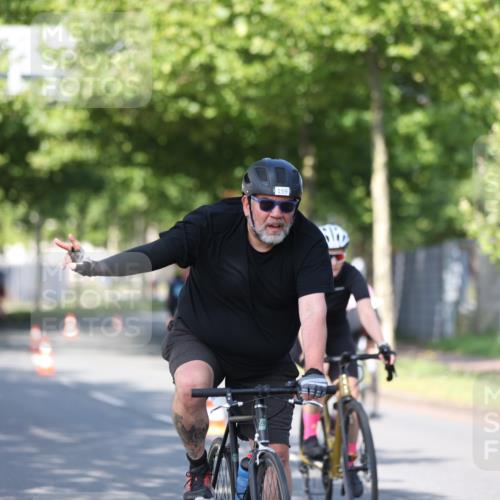 10.08.2025 - GEWOBA Citytriathlon Bremen Yannick Fuchs http://msf.ph/oto/8541284 10.08.2025 10:36:34 Radfahren 99, 115, 117, 159, 231, 378, 397, 447 meine-sportfotos.de