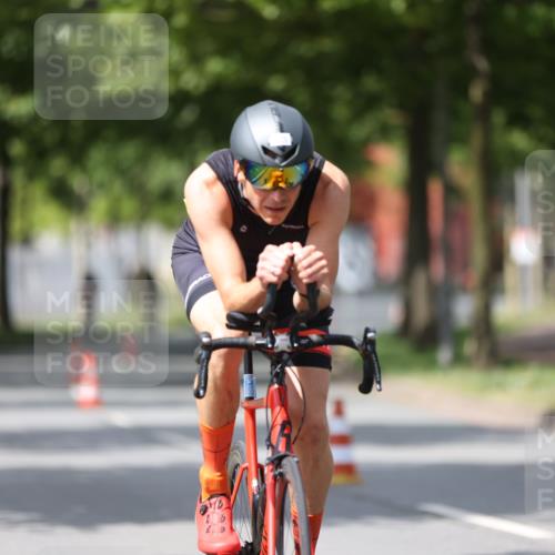 10.08.2025 - GEWOBA Citytriathlon Bremen Yannick Fuchs http://msf.ph/oto/8541287 10.08.2025 12:45:17 Radfahren 633, 647, 712, 724, 808, 816, 828, 851, 946, 1022 meine-sportfotos.de