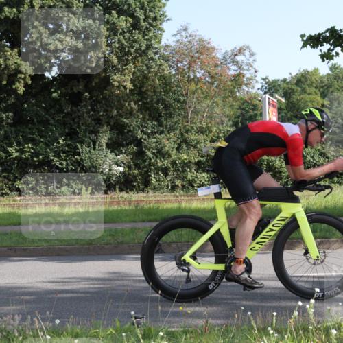 10.08.2025 - GEWOBA Citytriathlon Bremen Yannick Fuchs http://msf.ph/oto/8541307 10.08.2025 10:26:01 Radfahren 369, 431 meine-sportfotos.de