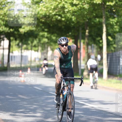 10.08.2025 - GEWOBA Citytriathlon Bremen Yannick Fuchs http://msf.ph/oto/8541317 10.08.2025 10:36:38 Radfahren 99, 115, 117, 159, 378, 397, 447, 497 meine-sportfotos.de