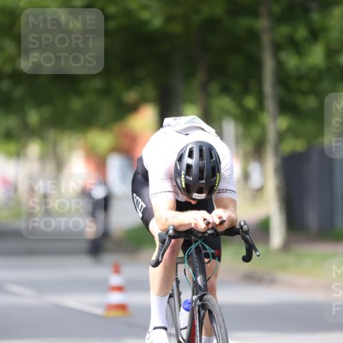 10.08.2025 - GEWOBA Citytriathlon Bremen Yannick Fuchs http://msf.ph/oto/8541323 10.08.2025 12:45:23 Radfahren 633, 676, 712, 724, 828, 851, 939, 946, 1022 meine-sportfotos.de