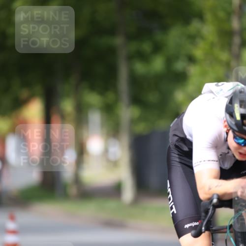 10.08.2025 - GEWOBA Citytriathlon Bremen Yannick Fuchs http://msf.ph/oto/8541330 10.08.2025 12:45:24 Radfahren 633, 676, 712, 724, 828, 851, 939, 946, 1022 meine-sportfotos.de