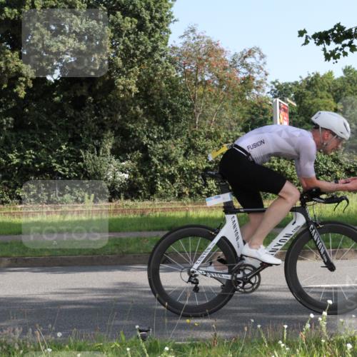 10.08.2025 - GEWOBA Citytriathlon Bremen Yannick Fuchs http://msf.ph/oto/8541332 10.08.2025 10:26:17 Radfahren 395, 507 meine-sportfotos.de