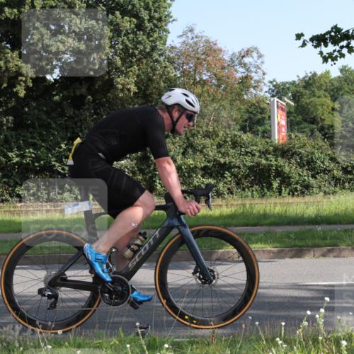 10.08.2025 - GEWOBA Citytriathlon Bremen Yannick Fuchs http://msf.ph/oto/8541341 10.08.2025 10:26:17 Radfahren 395, 507 meine-sportfotos.de