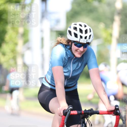 10.08.2025 - GEWOBA Citytriathlon Bremen Yannick Fuchs http://msf.ph/oto/8541358 10.08.2025 10:36:43 Radfahren 99, 115, 397, 447, 497 meine-sportfotos.de