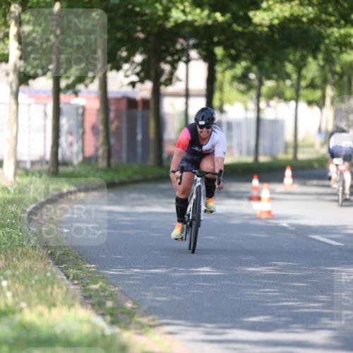 10.08.2025 - GEWOBA Citytriathlon Bremen Yannick Fuchs http://msf.ph/oto/8541367 10.08.2025 10:36:50 Radfahren 115, 381, 497 meine-sportfotos.de