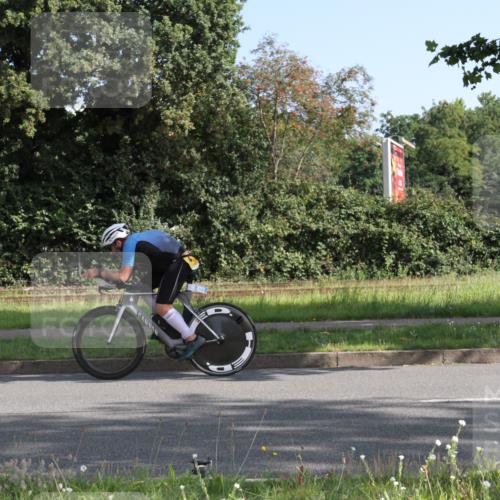 10.08.2025 - GEWOBA Citytriathlon Bremen Yannick Fuchs http://msf.ph/oto/8541390 10.08.2025 10:26:47 Radfahren 487 meine-sportfotos.de