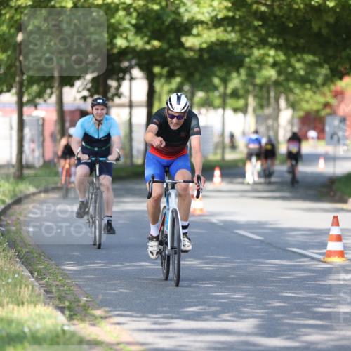 10.08.2025 - GEWOBA Citytriathlon Bremen Yannick Fuchs http://msf.ph/oto/8541405 10.08.2025 10:37:06 Radfahren 85, 381, 464 meine-sportfotos.de