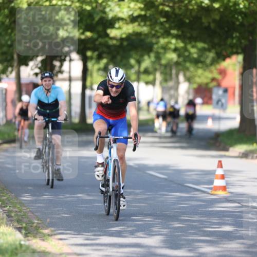 10.08.2025 - GEWOBA Citytriathlon Bremen Yannick Fuchs http://msf.ph/oto/8541409 10.08.2025 10:37:06 Radfahren 85, 381, 464 meine-sportfotos.de