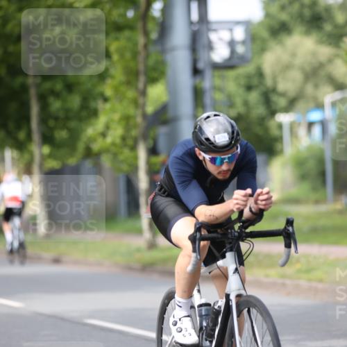 10.08.2025 - GEWOBA Citytriathlon Bremen Yannick Fuchs http://msf.ph/oto/8541411 10.08.2025 12:45:32 Radfahren 676, 724, 828, 851, 930, 939, 946, 1022 meine-sportfotos.de