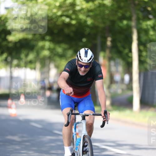 10.08.2025 - GEWOBA Citytriathlon Bremen Yannick Fuchs http://msf.ph/oto/8541414 10.08.2025 10:37:07 Radfahren 85, 381, 464 meine-sportfotos.de