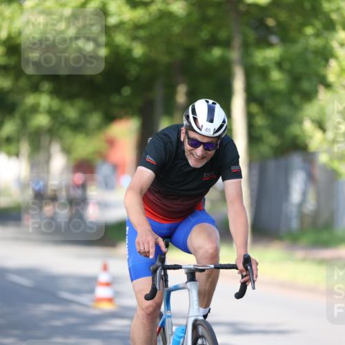 10.08.2025 - GEWOBA Citytriathlon Bremen Yannick Fuchs http://msf.ph/oto/8541417 10.08.2025 10:37:07 Radfahren 85, 381, 464 meine-sportfotos.de