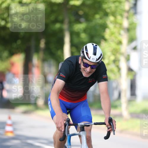 10.08.2025 - GEWOBA Citytriathlon Bremen Yannick Fuchs http://msf.ph/oto/8541421 10.08.2025 10:37:07 Radfahren 85, 381, 464 meine-sportfotos.de