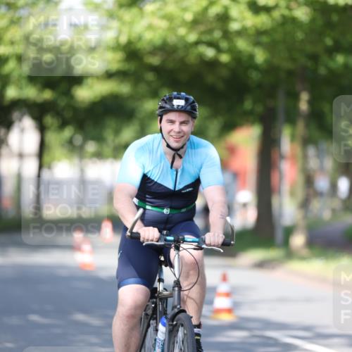 10.08.2025 - GEWOBA Citytriathlon Bremen Yannick Fuchs http://msf.ph/oto/8541424 10.08.2025 10:37:08 Radfahren 85, 381, 464 meine-sportfotos.de