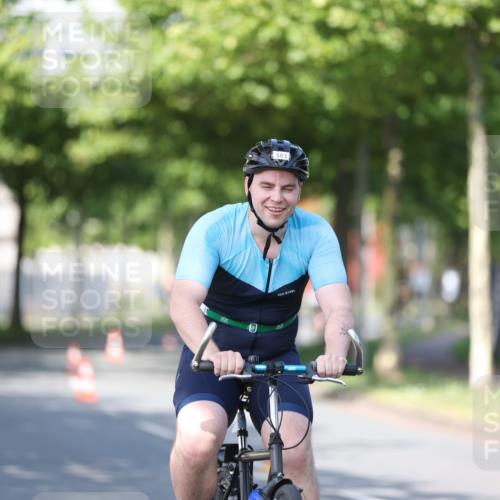 10.08.2025 - GEWOBA Citytriathlon Bremen Yannick Fuchs http://msf.ph/oto/8541428 10.08.2025 10:37:08 Radfahren 85, 381, 464 meine-sportfotos.de