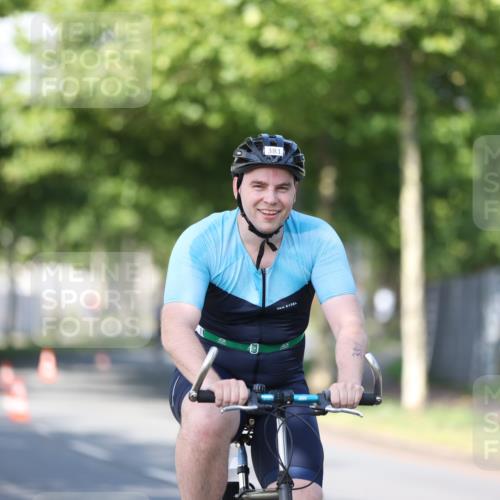 10.08.2025 - GEWOBA Citytriathlon Bremen Yannick Fuchs http://msf.ph/oto/8541432 10.08.2025 10:37:08 Radfahren 85, 381, 464 meine-sportfotos.de