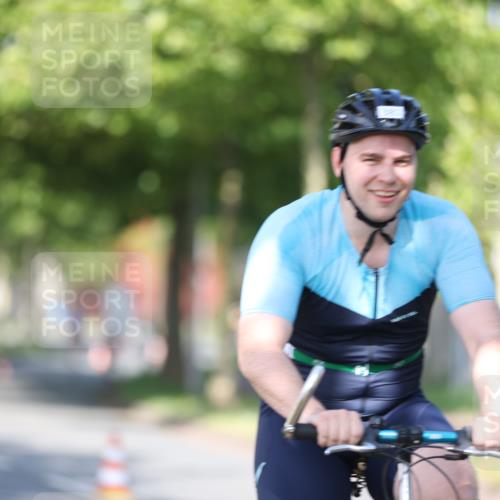 10.08.2025 - GEWOBA Citytriathlon Bremen Yannick Fuchs http://msf.ph/oto/8541436 10.08.2025 10:37:09 Radfahren 85, 381, 464 meine-sportfotos.de