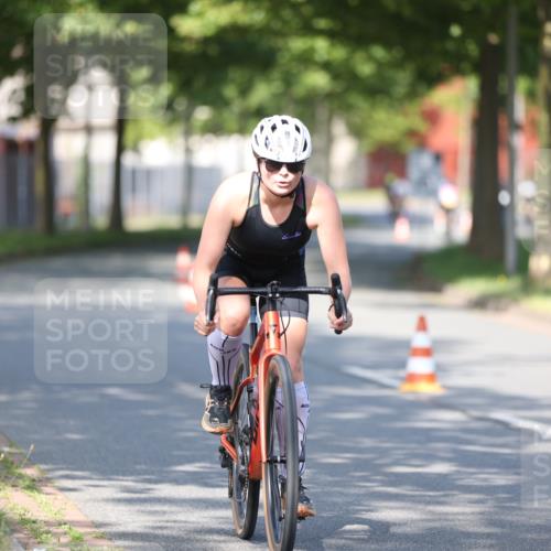 10.08.2025 - GEWOBA Citytriathlon Bremen Yannick Fuchs http://msf.ph/oto/8541446 10.08.2025 10:37:11 Radfahren 85, 121, 145, 381, 464 meine-sportfotos.de