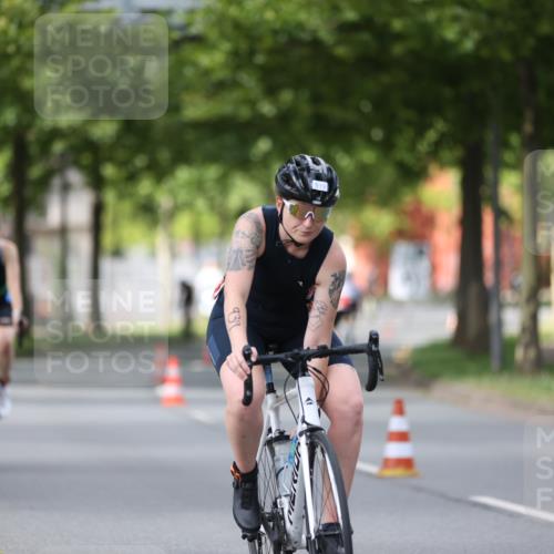 10.08.2025 - GEWOBA Citytriathlon Bremen Yannick Fuchs http://msf.ph/oto/8541447 10.08.2025 12:45:35 Radfahren 676, 724, 748, 771, 851, 930, 939, 946, 1022 meine-sportfotos.de